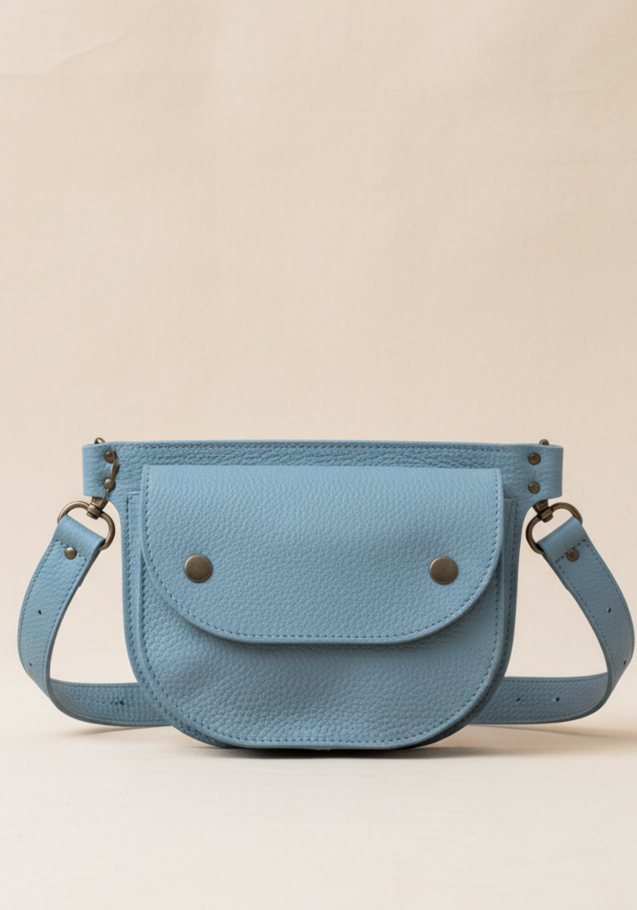 Ceinture pochette Amaru Bleu poudre en cuir recyclé