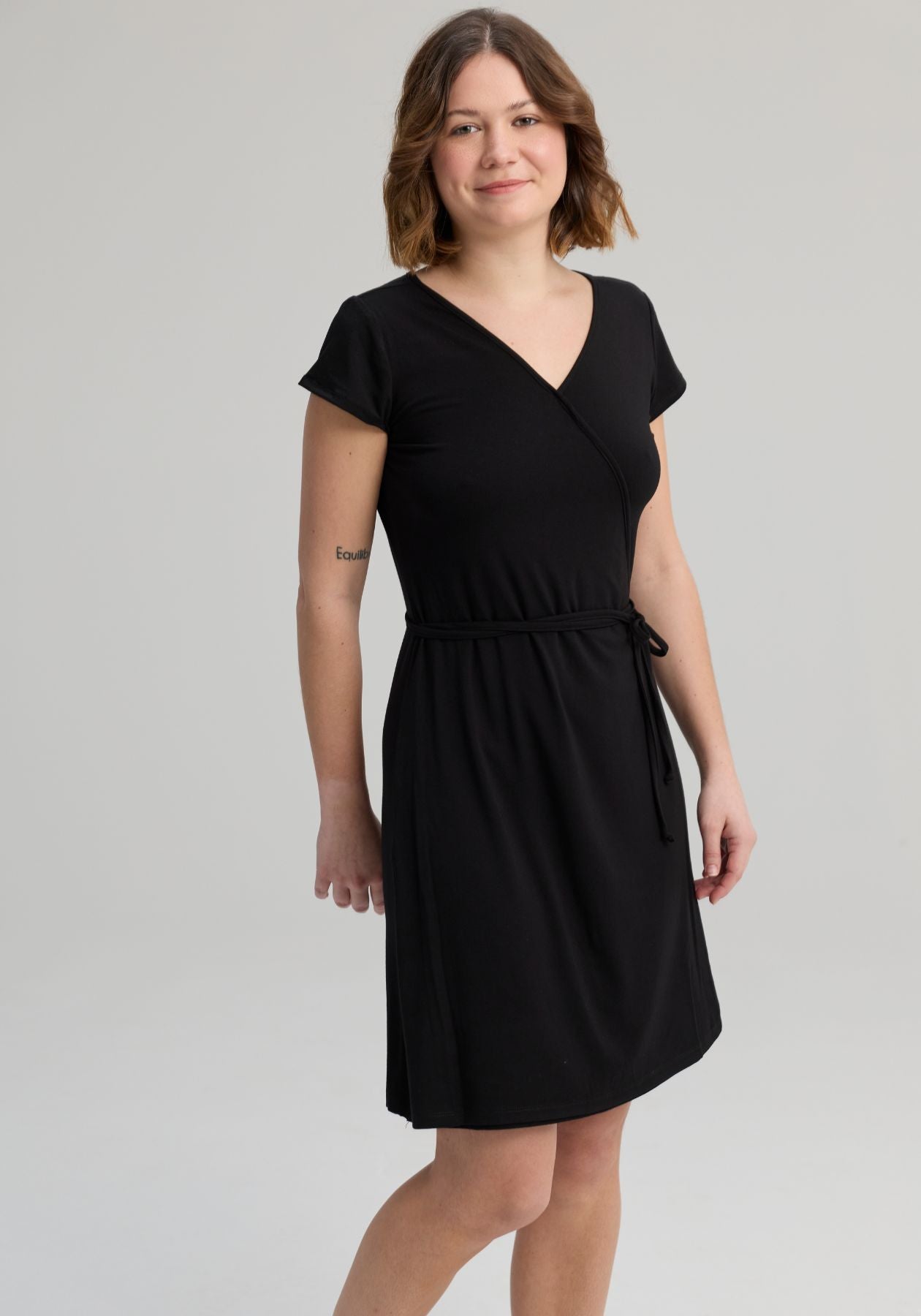 LIBELLULE - Robe de bambou noire à petite manche