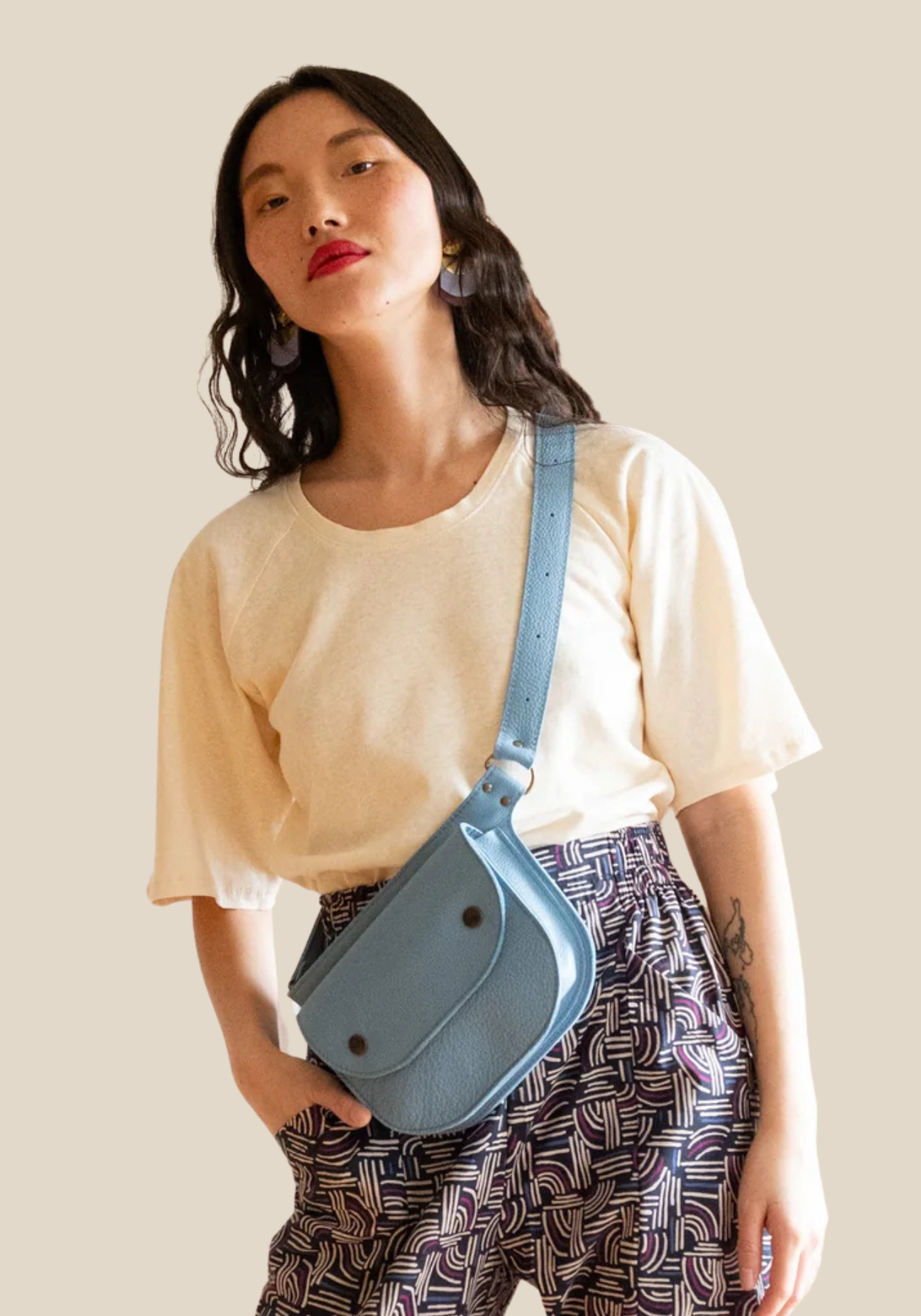 Ceinture pochette Amaru Bleu poudre en cuir recyclé