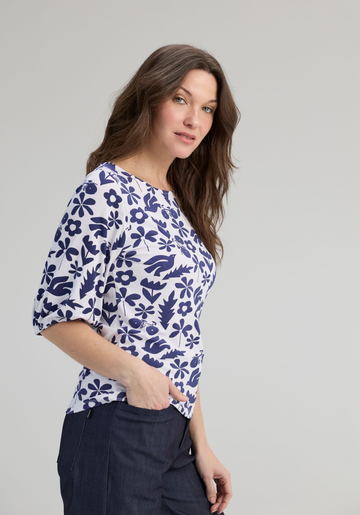 CADIEUX - White printed navy blue top